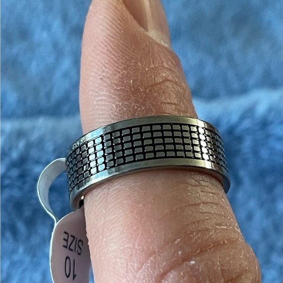 Steel Coloured Patterned Men’s Ring - Picture 3 of 4